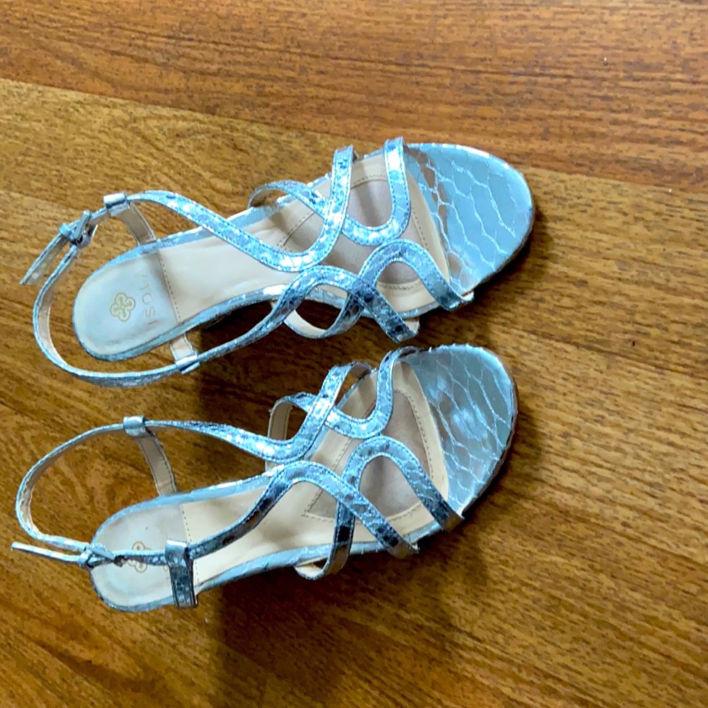 Sliver heels in great condition size 7